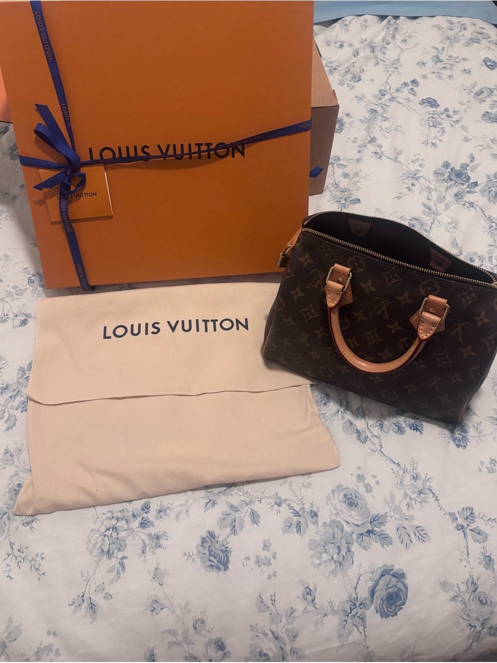 Louis Vuitton Brown Monogram Speedy Bandoulière Handbag 25